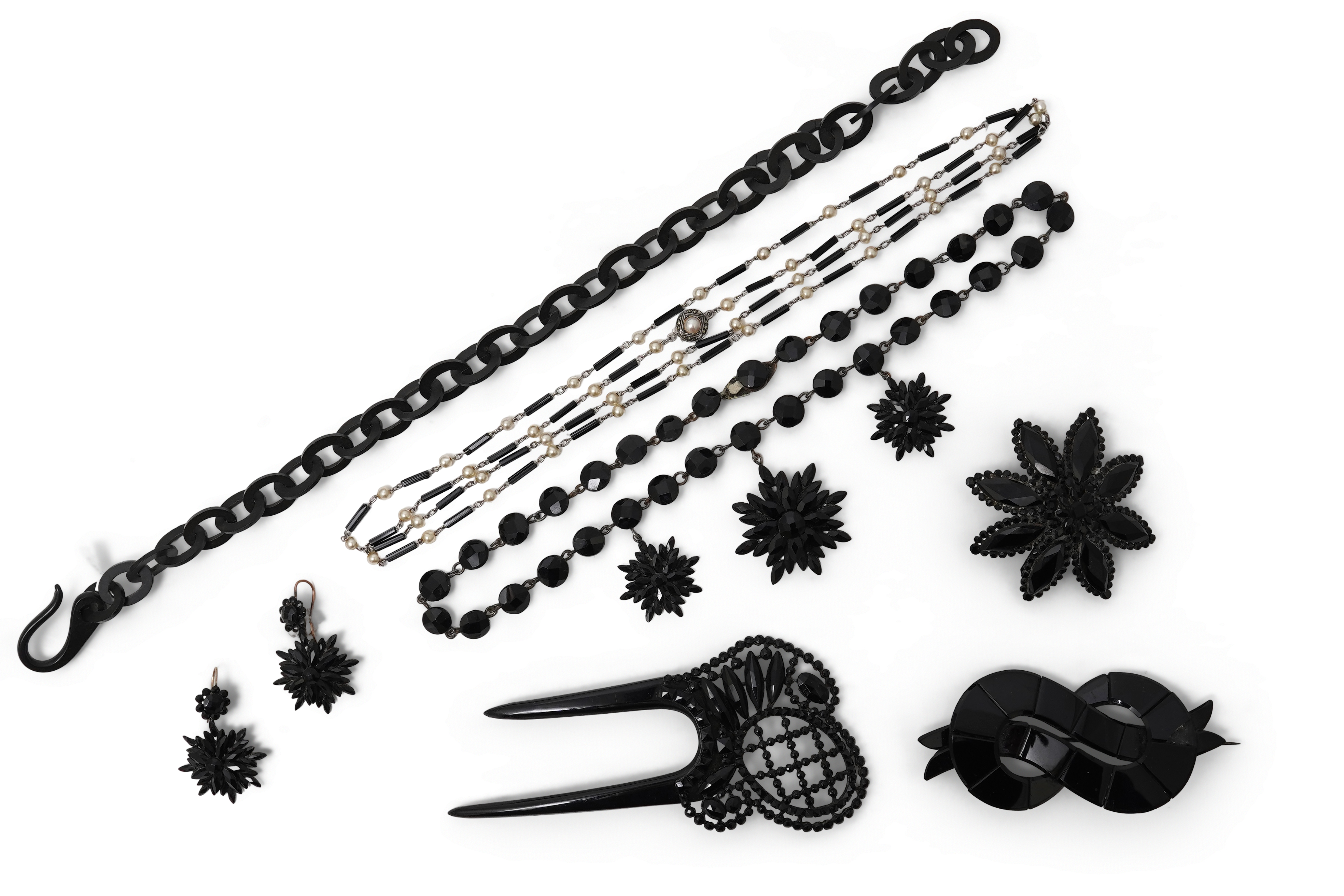 A group of simulant jet jewels, 19th century/early 20th century